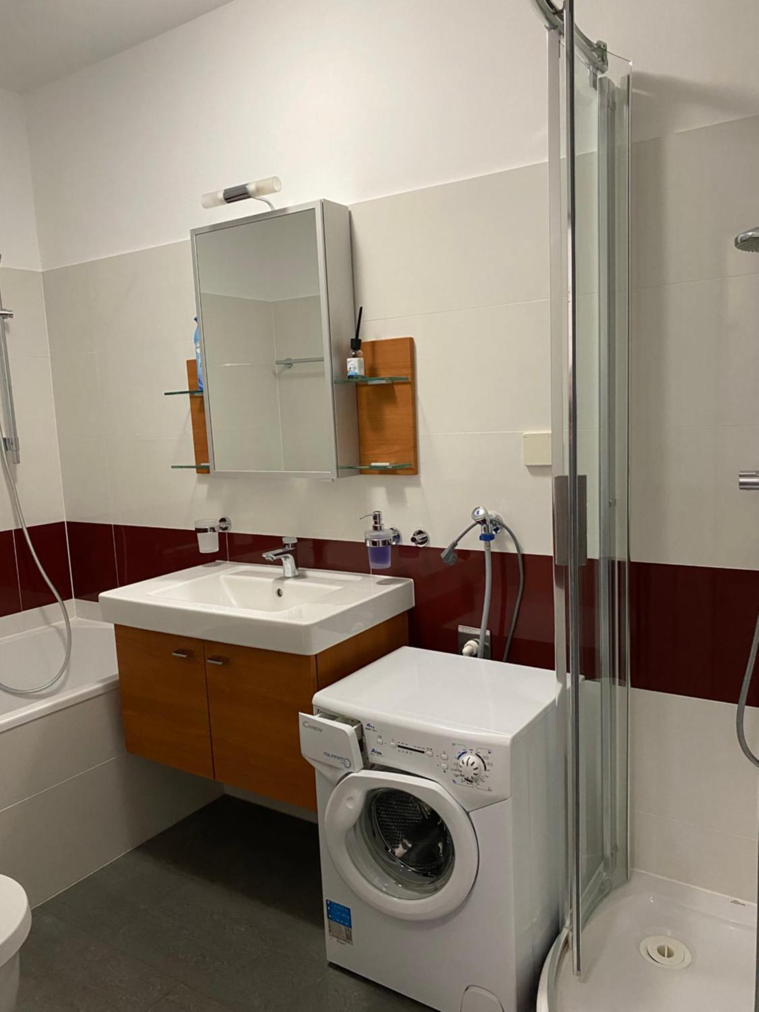 Apartment Grazbachgasse - Gratis Tiefgaragenplatz Exteriör bild